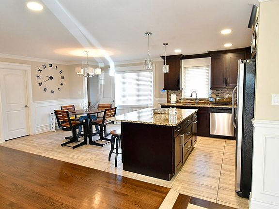 3rd image of 1038 E 167th Pl