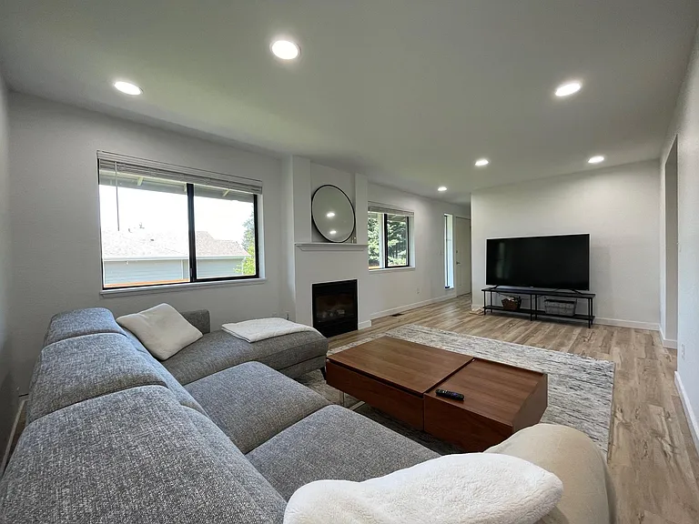 2720 NE 21st St — Photo 5