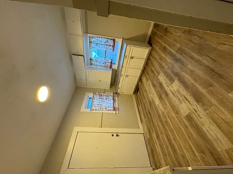 3 bed, 1.0 bath, 2576 sqft, $950 — Photo 4