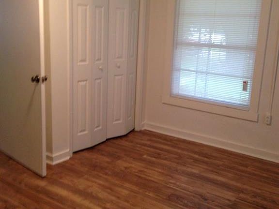 4th image of 403 Lakeview St