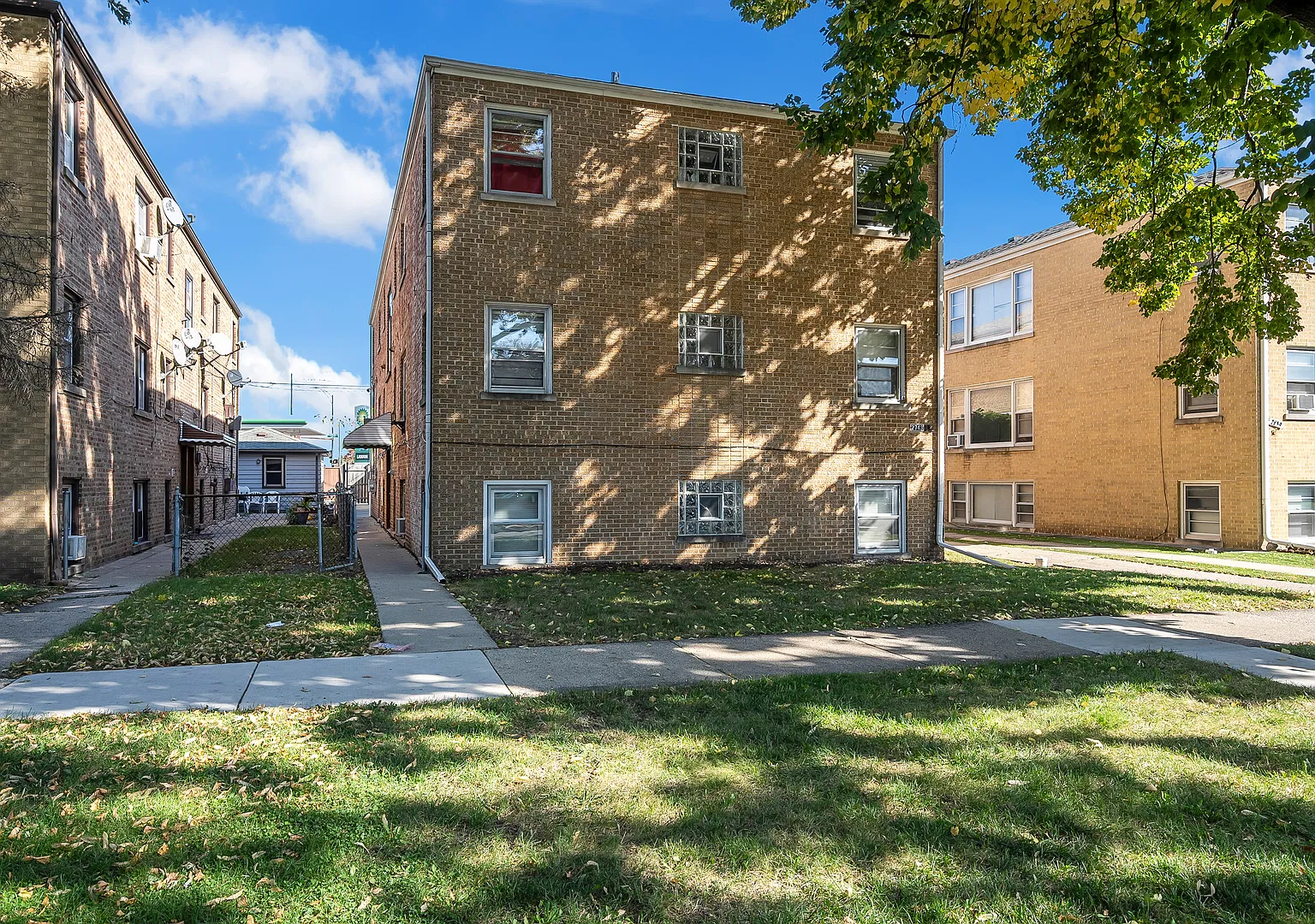 2 bed, 1.0 bath, 900 sqft, $2,300 — Photo 1