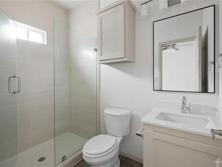 848 Deluxe St #4 — Photo 8
