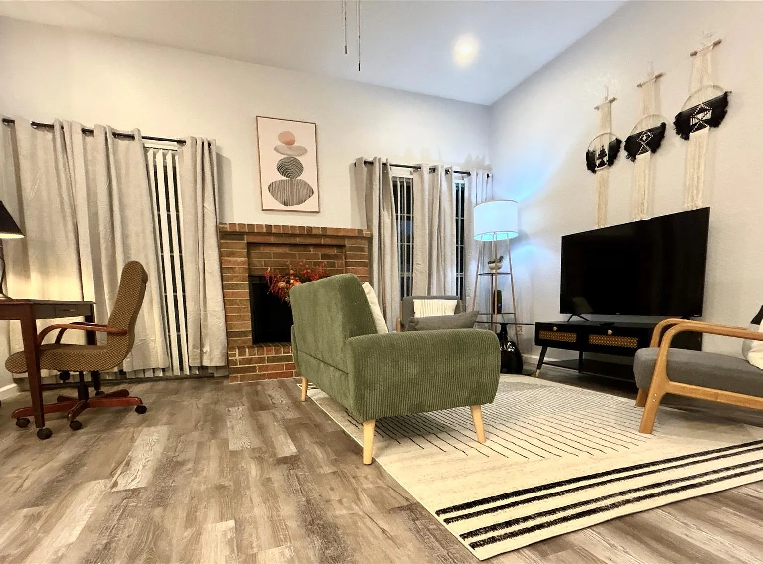 4 bed, 2.0 bath, 1451 sqft, $2,800 — Photo 3