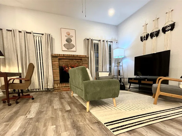 1701 Lynx Cir — Photo 3