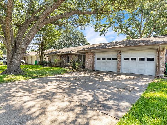 2nd image of 2207 Mockingbird Ln