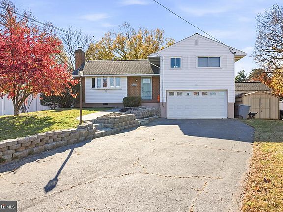 2nd image of 5808 Harvey Pl