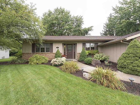 2nd image of 415 Blue River Ct