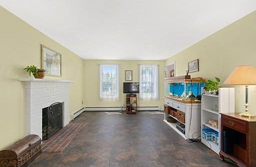 4th image of 18 Wisteria Dr