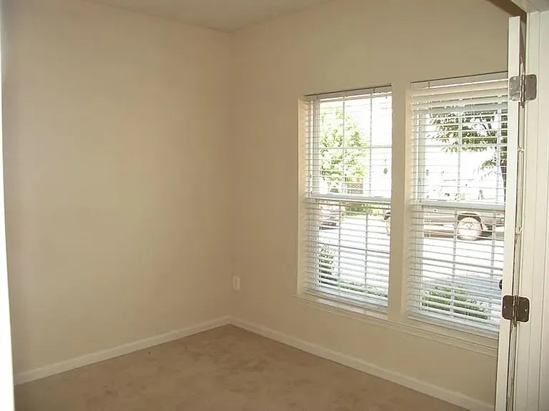 906 Bing Ln — Photo 12