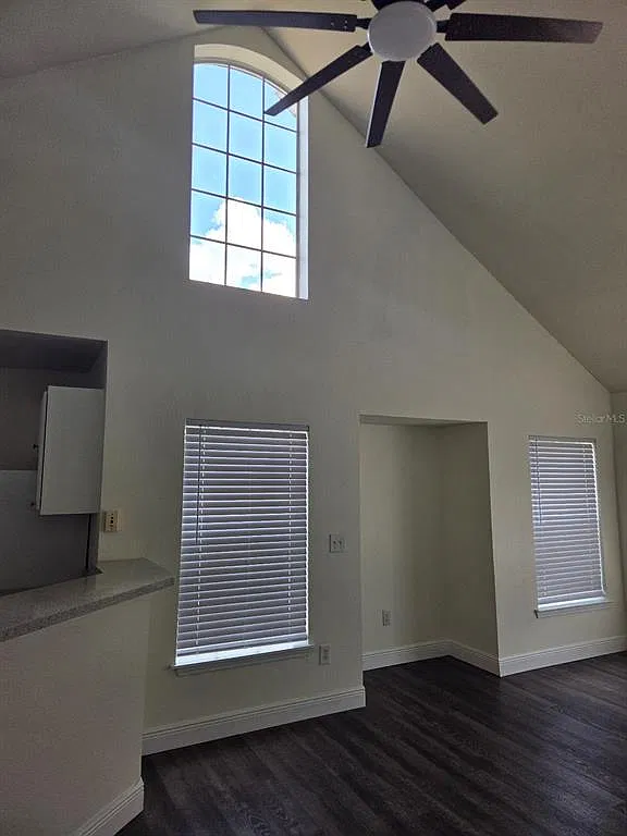 3 bed, 2.0 bath, 1202 sqft, $2,100 — Photo 2