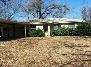 704 Lilly St, Cleburne, TX 76033