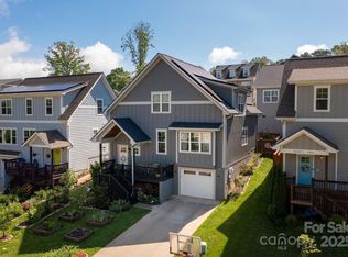 30 Greenwood Fields Dr, Asheville, NC 28804