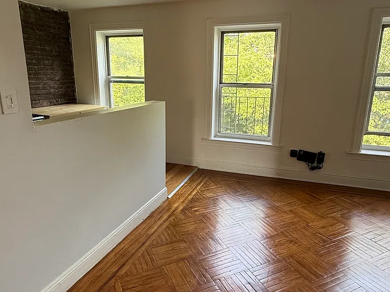 429 Clermont Ave #4 — Photo 1