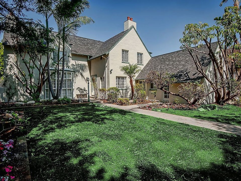 1st image of 301 N Citrus Ave