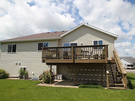 3rd image of 1126 Meadows Dr