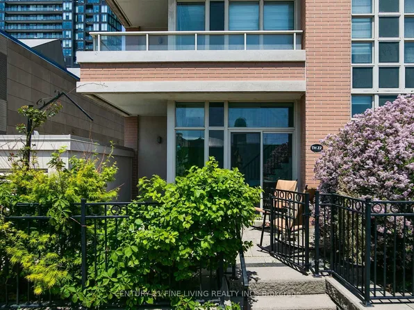 6 Pirandello St #Townhouse 22, Toronto, ON M6K 0B1