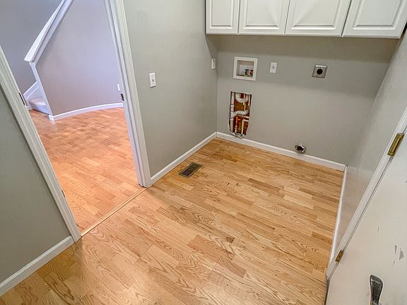 4th image of 7691 Harwood Ct