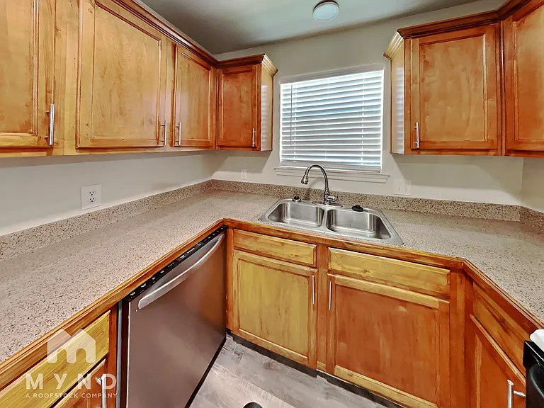 1421 E Robert St — Photo 10
