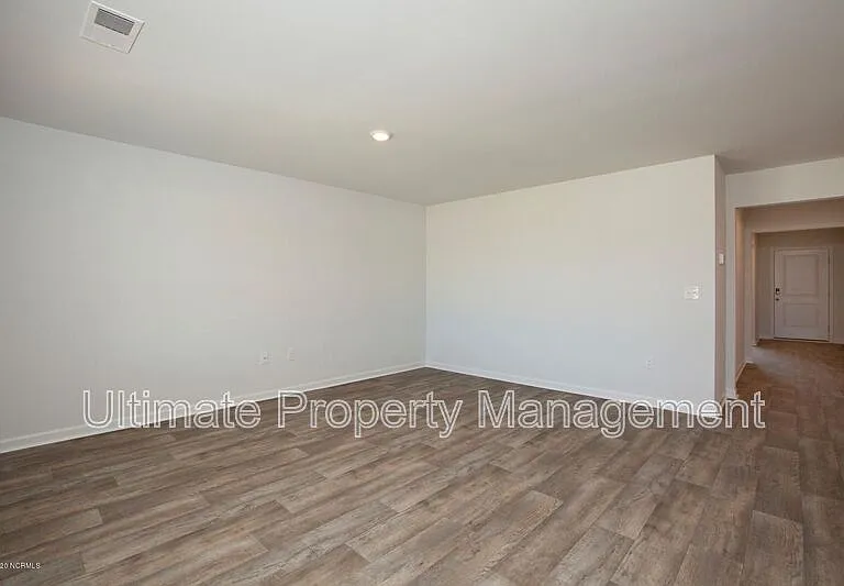 585 Draymore Dr NE — Photo 10
