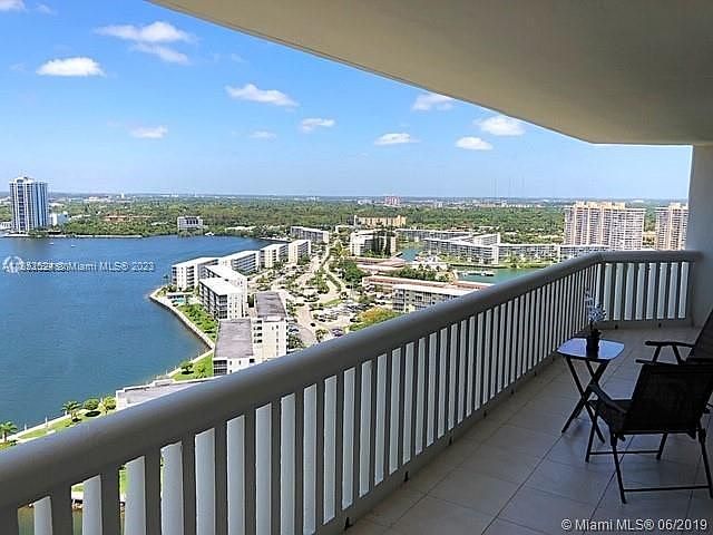 1st image of 1000 W Island Blvd APT 2512