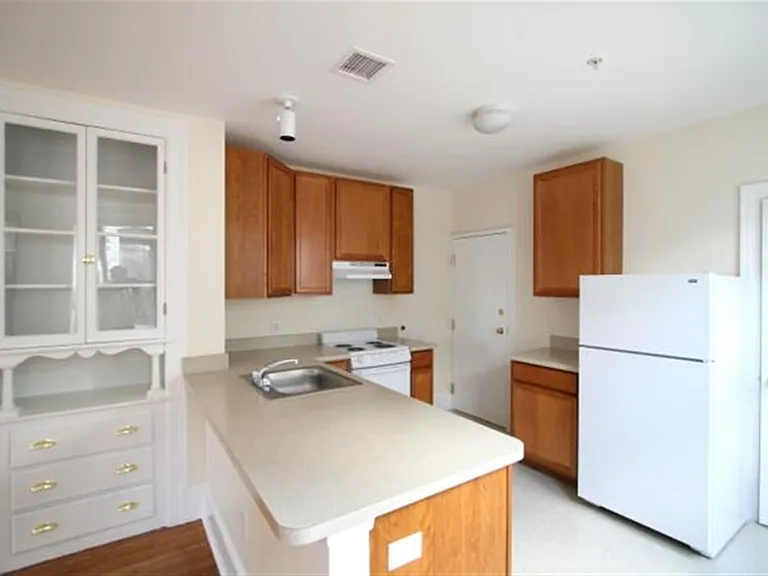 885 Massachusetts Ave #5 — Photo 2