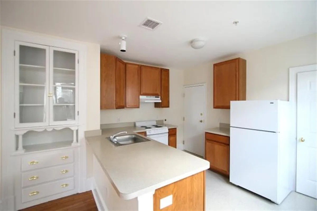 Building Photo - 885 Massachusetts Ave #5