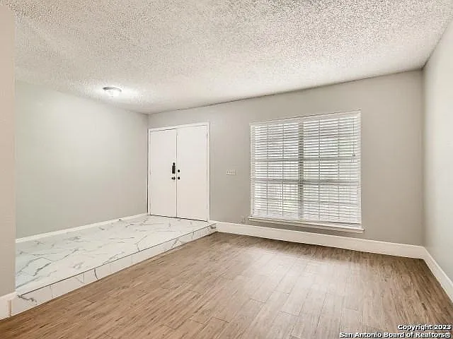 4 bed, 2028 sqft, $1,895 — Photo 2
