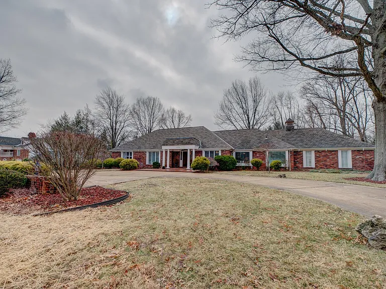10490 Frontenac Woods Ln — Photo 5