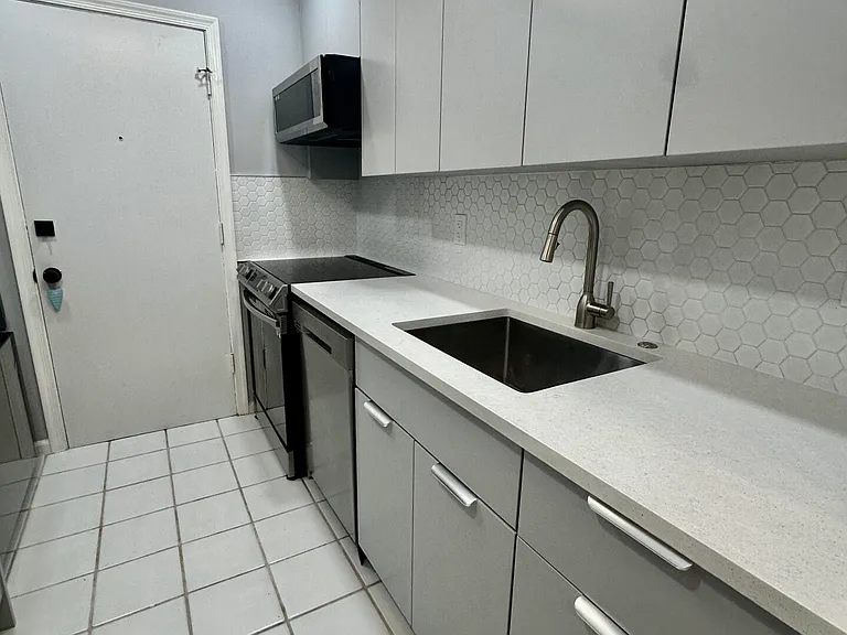 2171 NE 66th St #828 — Photo 5