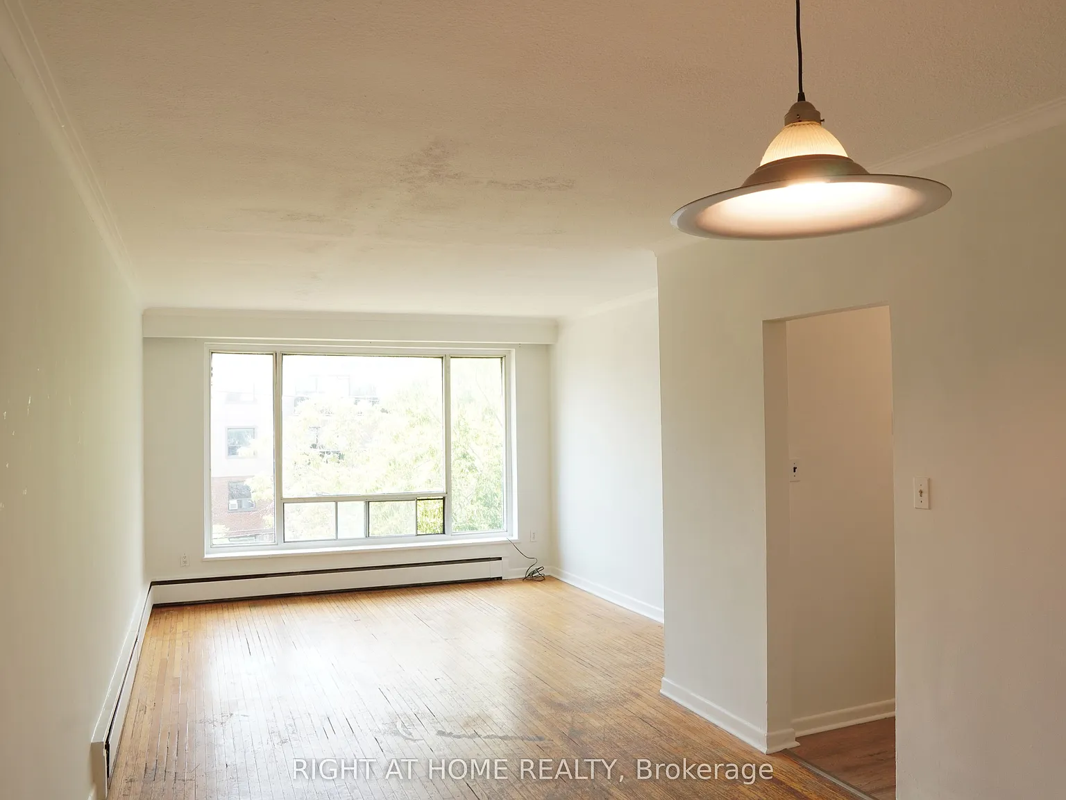 3 bed, $2,200 — Photo 2
