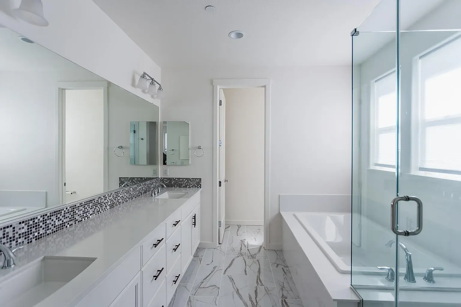 4 bed, 2867 sqft, $5,900 — Photo 3