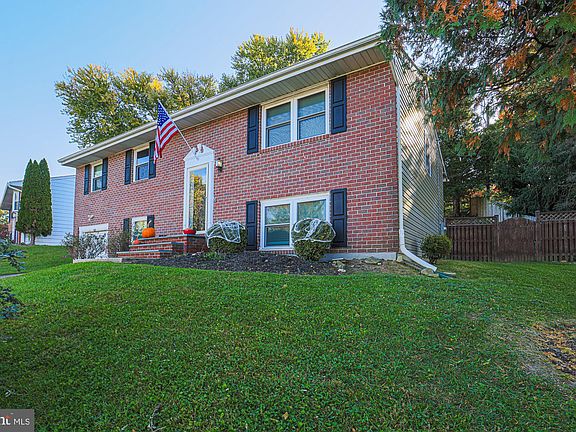 2nd image of 1640 Honeysuckle Dr