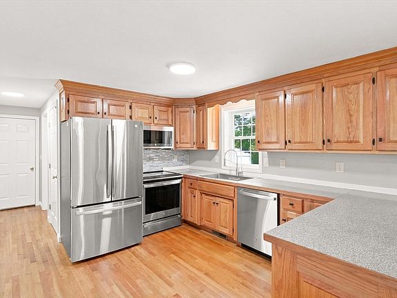 3rd image of 1725 Shirley Rd