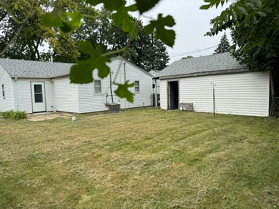 3rd image of 302 Notre Dame Ave