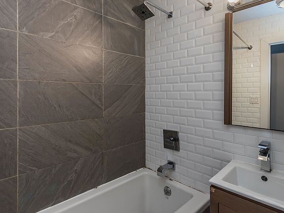 5th image of 142 Scholes St #2TY