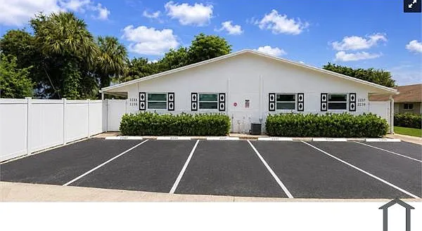 2 bed, 900 sqft, $2,200 — Photo 2