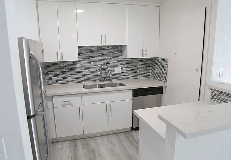 Marathon Apartments — Photo 21