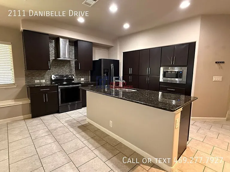 2111 Danibelle Dr — Photo 7