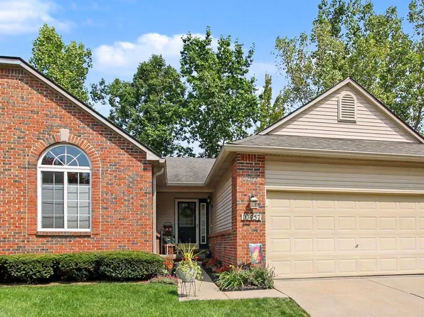 10457 Woodcliff Ct #51, Hartland, MI 48353