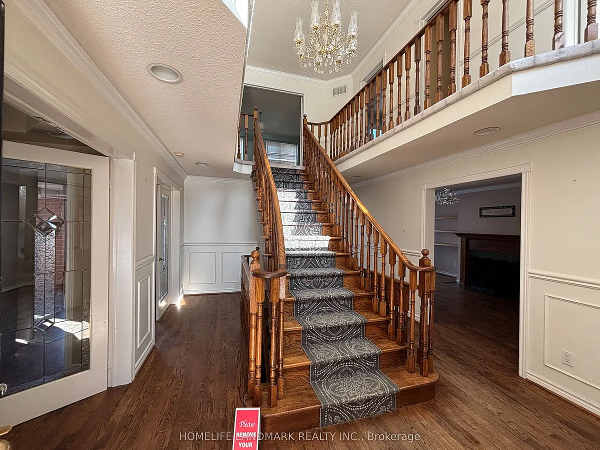 Building Photo - 109 Carlyle Cres