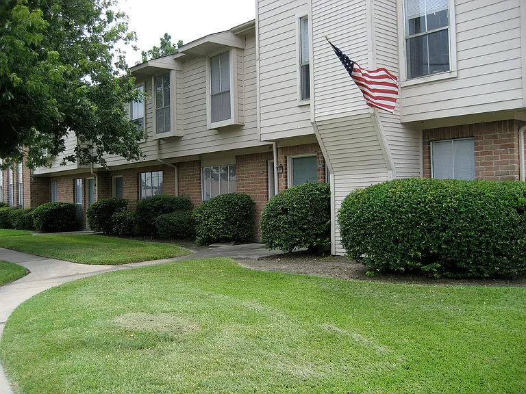 Silver Maples Apartments — Photo 6
