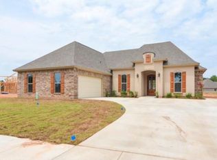 109 St Andrews St, Benton, LA 71006