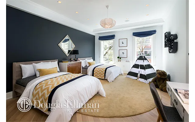 Sold by Douglas Elliman | media 8