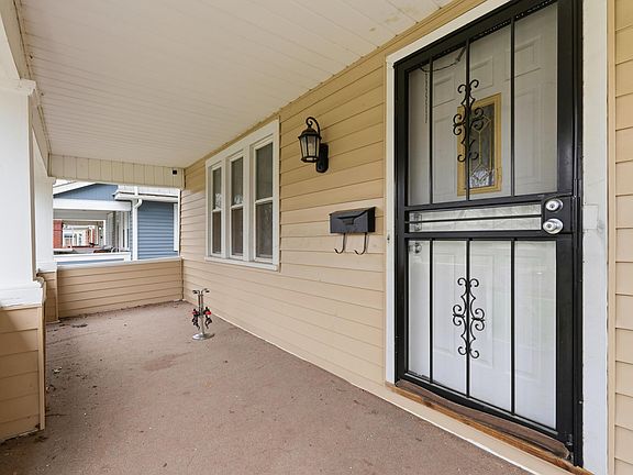 4th image of 2282 Willamont Ave