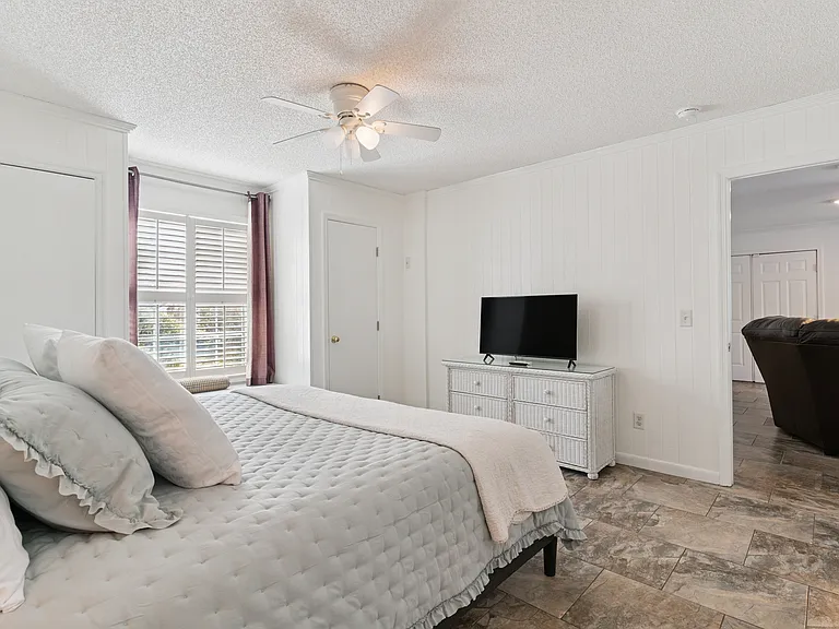 111 Thompson Cv — Photo 9