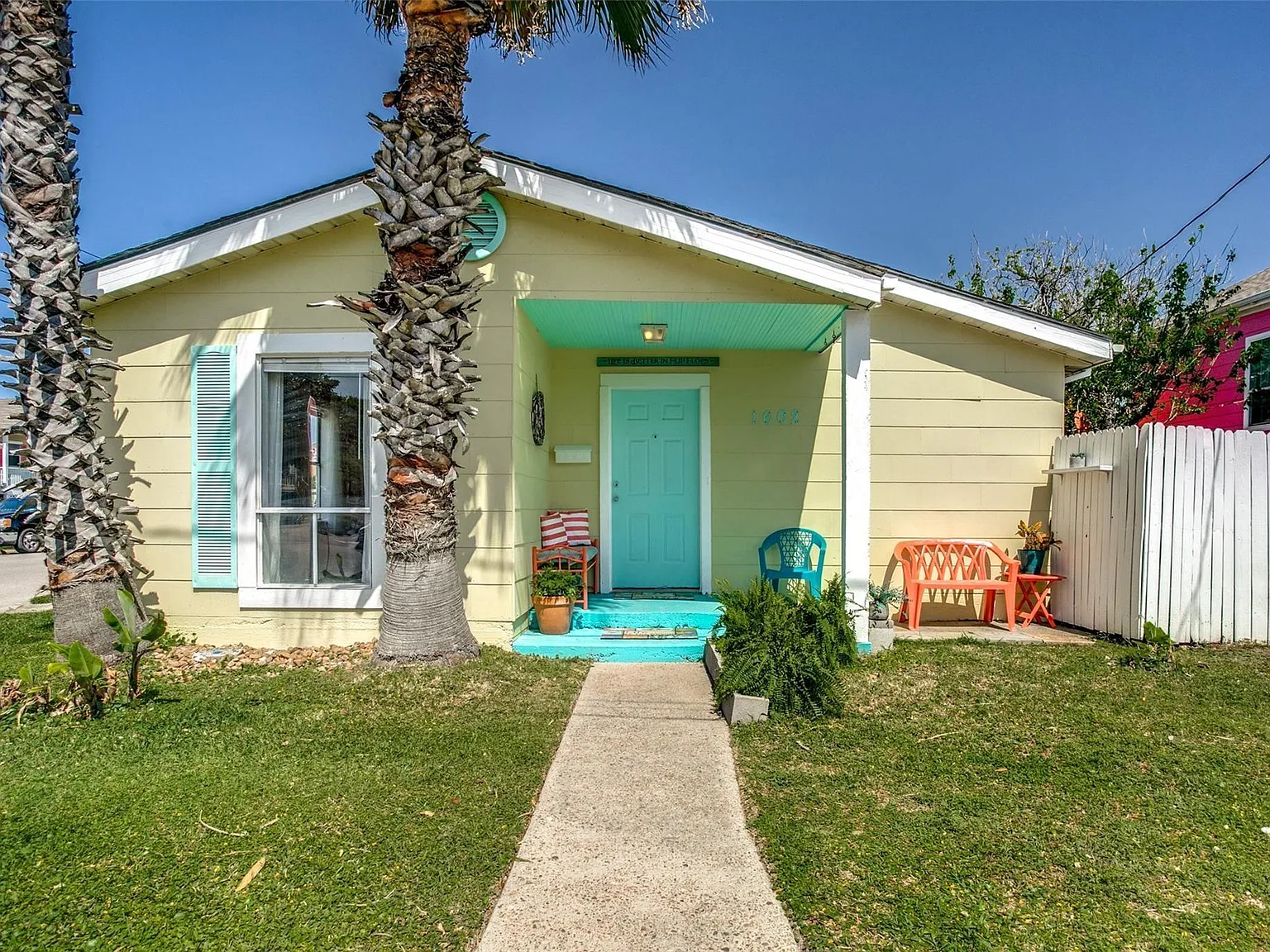 2 bed, 1.0 bath, 856 sqft, $1,650 — Photo 1