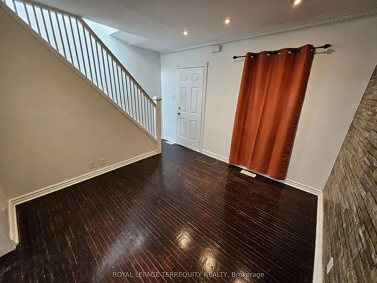14 Hollis St — Photo 14