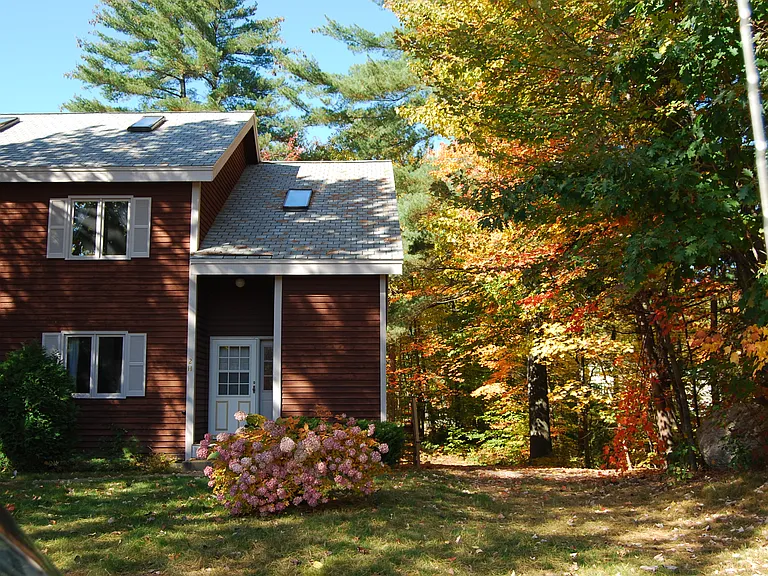 105 Village Way — Photo 1