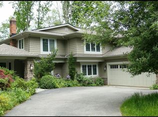 530 Solon Rd, Chagrin Falls, OH 44022