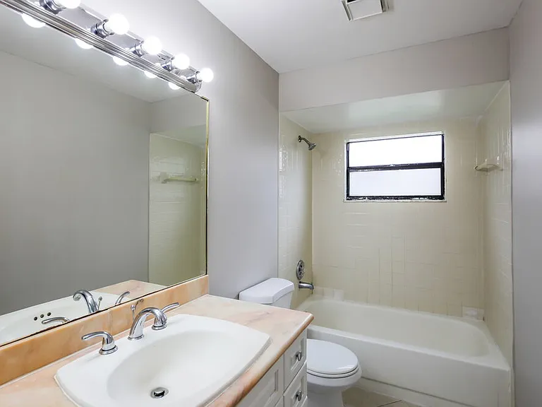 8623 NW 47th Dr — Photo 15